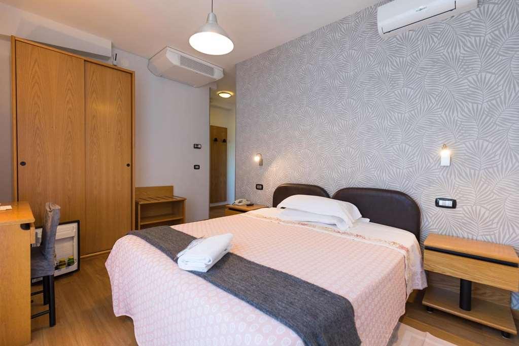Hotel Logonovo ليدو ديلي ايستينسي الغرفة الصورة