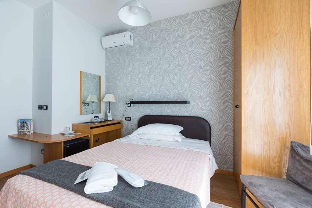 Hotel Logonovo ليدو ديلي ايستينسي الغرفة الصورة